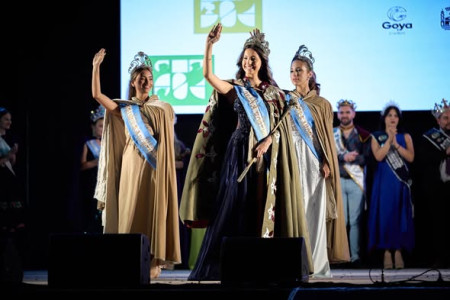 Nuestra nueva soberana, asistieron a la noche de gala de la Fiesta provincial del Inmigrante en la ciudad de Goya.